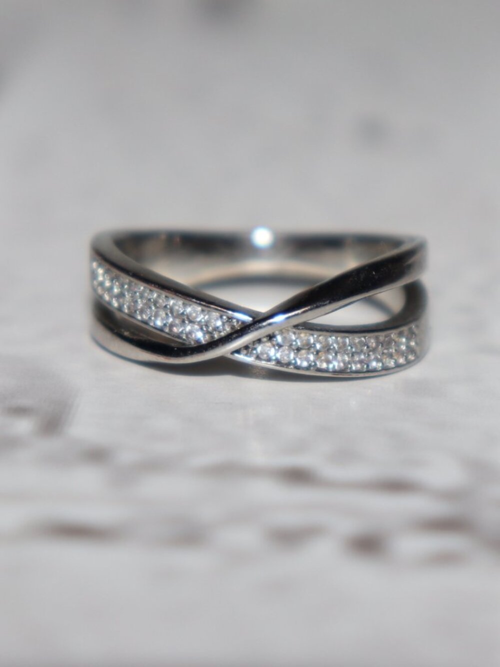 🤍✨ Silver Intertwined CZ Band · Size 9 · NWOT
